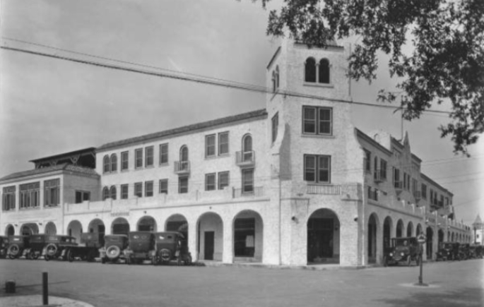 historical photo of 1900 building